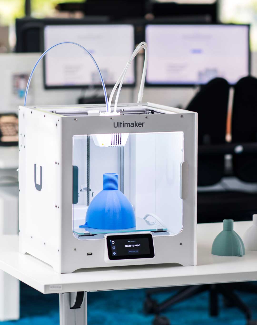 UltiMaker S3 on desk with part on build plate
