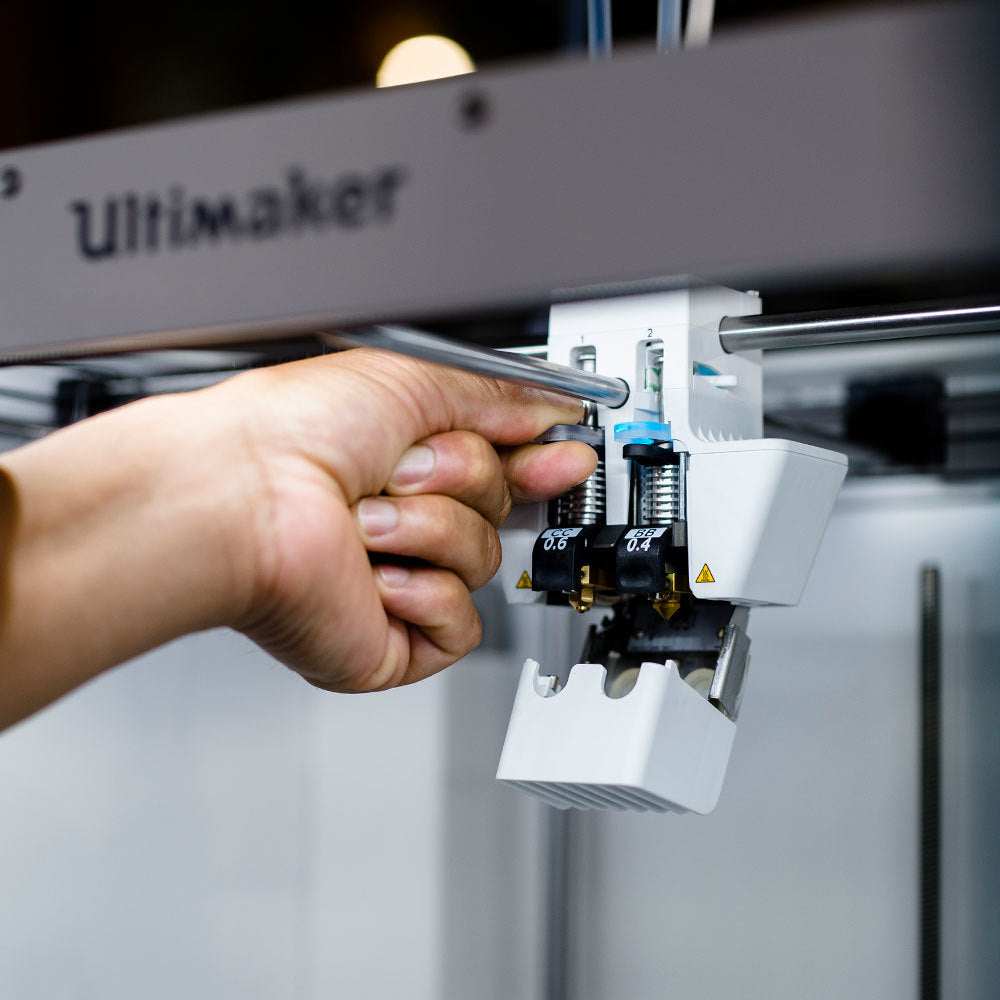 Ultimaker S5 swapping print cores in seconds